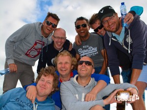 Jachtzeilen-met-vrienden-op-het-IJsselmeer